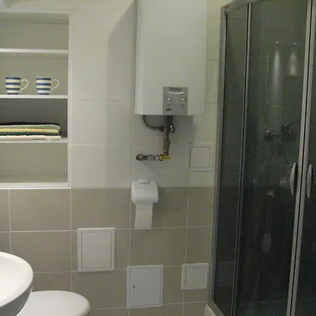 萨尔瓦特公寓酒店 *